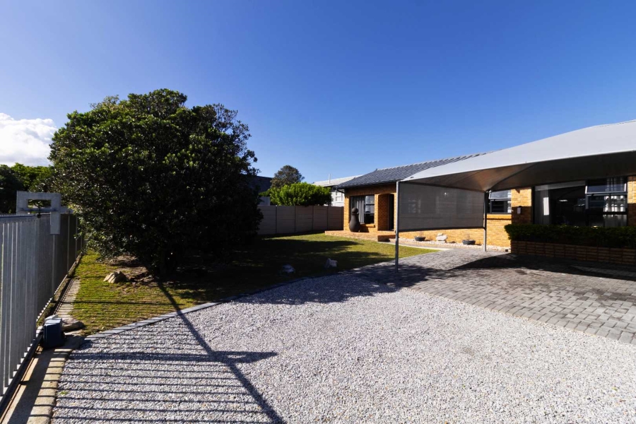 4 Bedroom Property for Sale in Sandbaai Western Cape